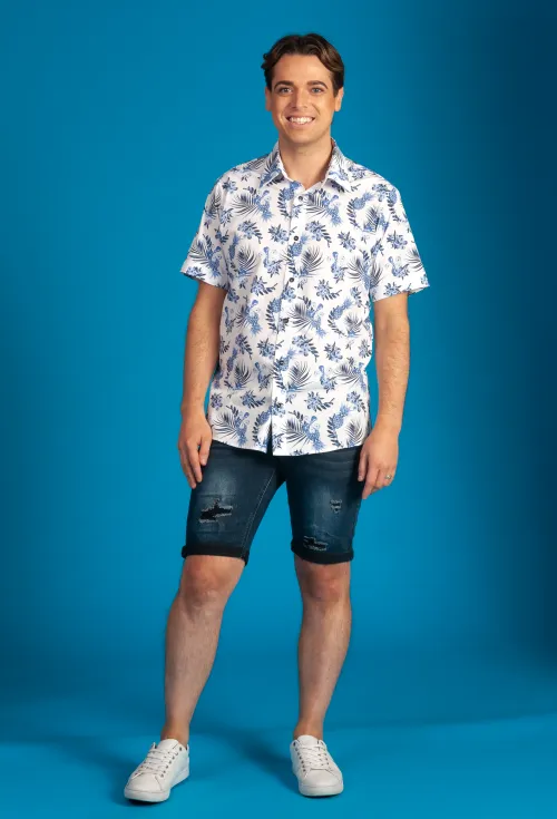 Swaye in our classic Short Sleeve Shirt 'Hawaiian Pineapple'
